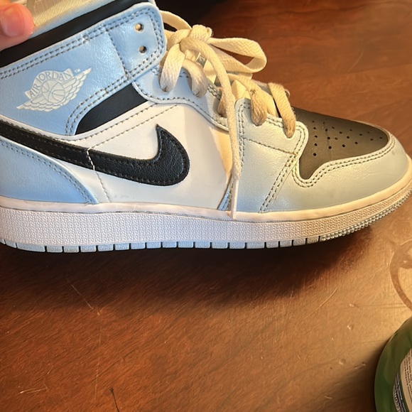 Good condition only one shoe has a crease other than that it’s alright! - Picture 7 of 12